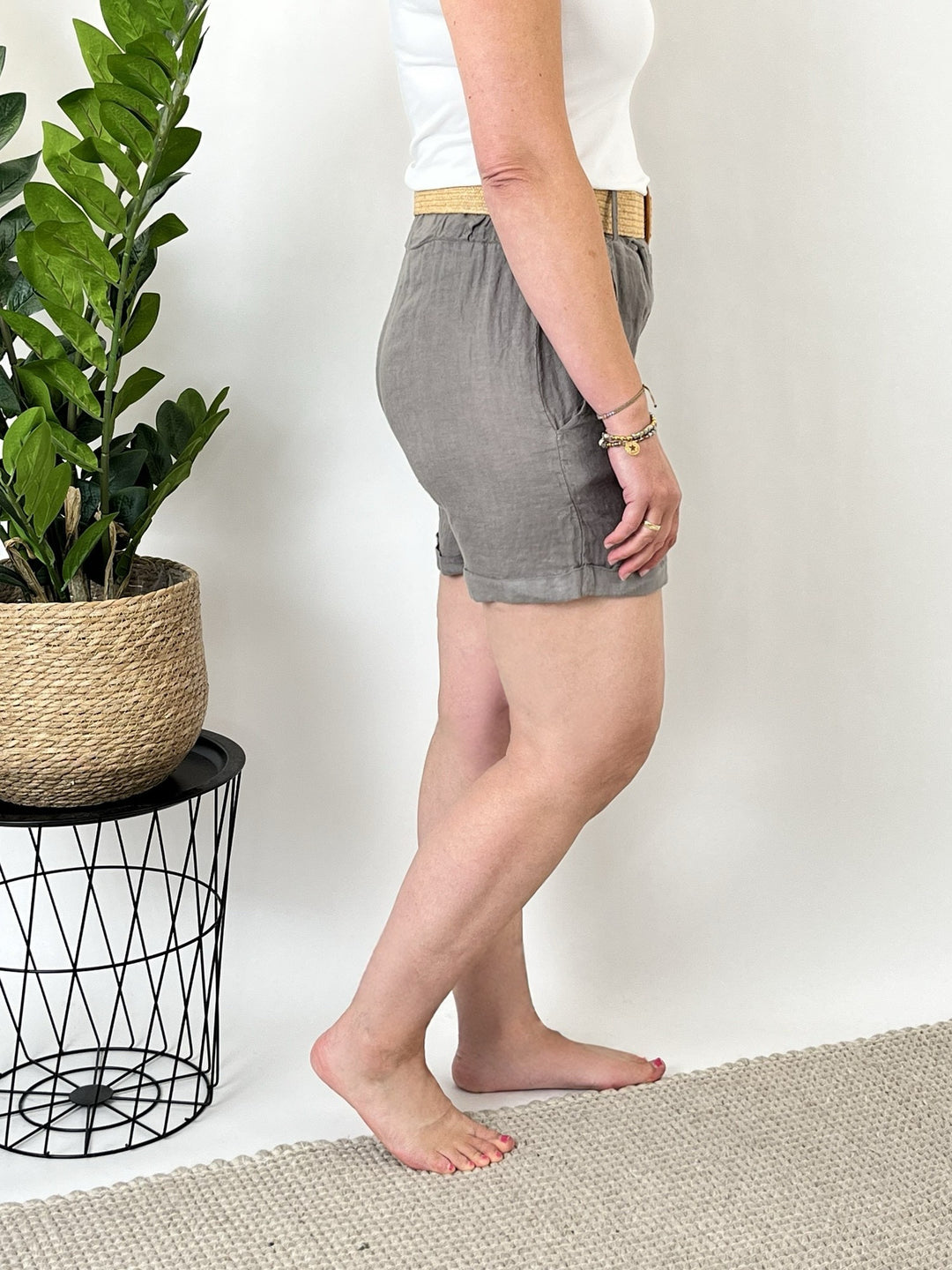 Leinenshorts mit Ziergürtel, taupe von Bella Vita - Mode &amp; Lifestyle