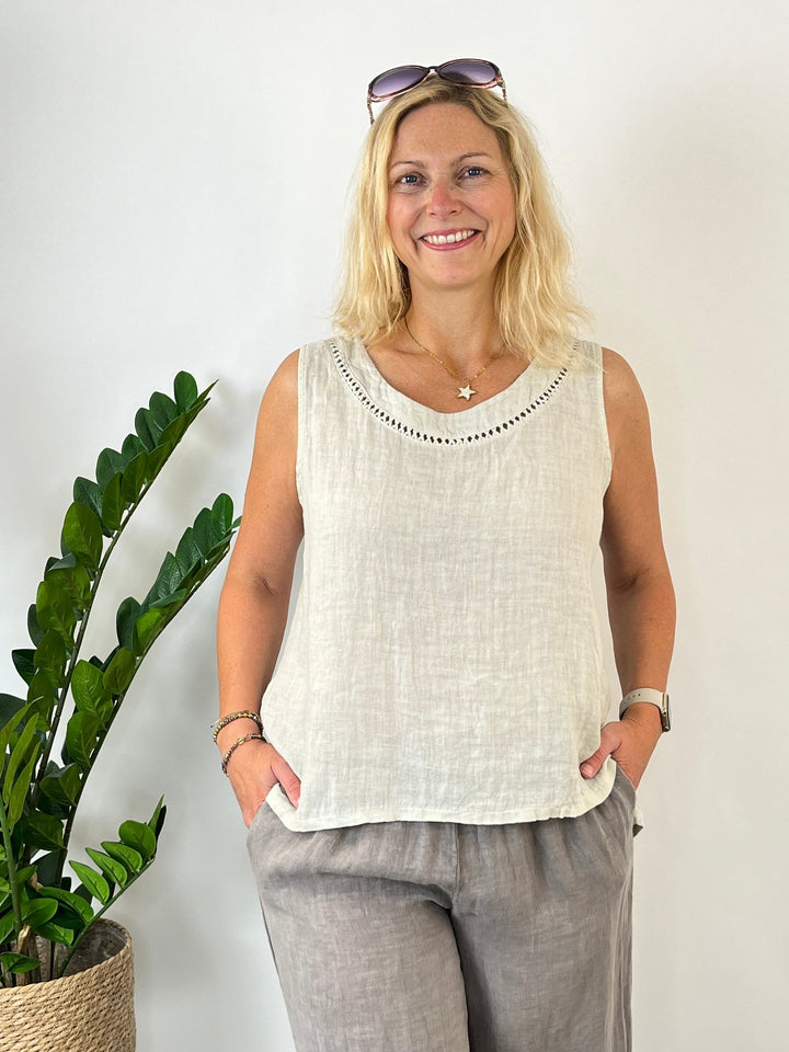 Leinentop mit Crochet-Bordüre, beige von Bella Vita - Mode &amp; Lifestyle