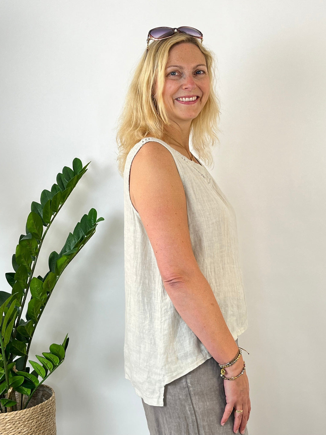 Leinentop mit Crochet-Bordüre, beige von Bella Vita - Mode &amp; Lifestyle