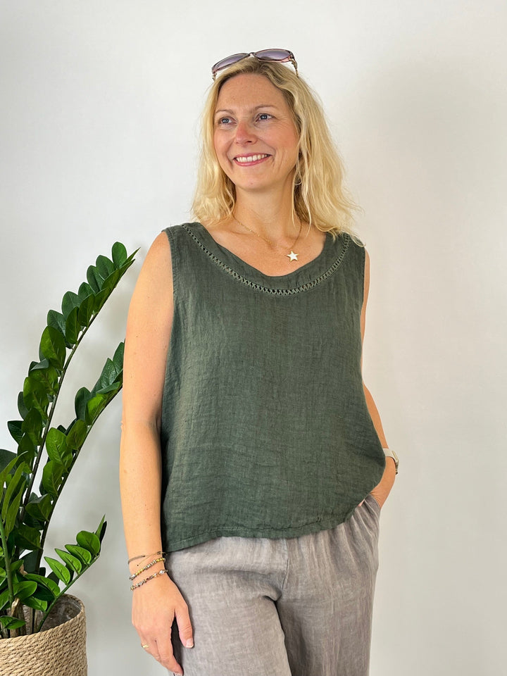 Leinentop mit Crochet-Bordüre, khaki von Bella Vita - Mode &amp; Lifestyle