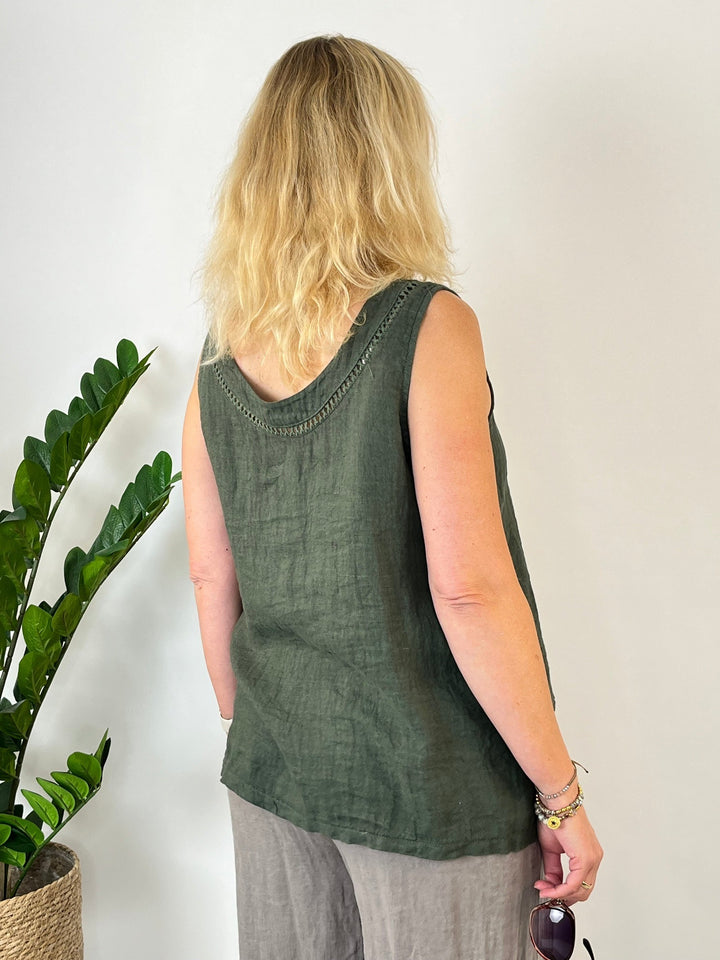 Leinentop mit Crochet-Bordüre, khaki von Bella Vita - Mode &amp; Lifestyle
