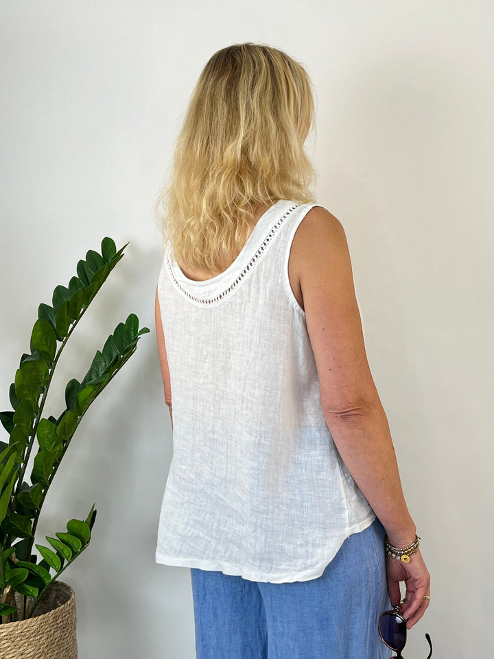 Leinentop mit Crochet-Bordüre, weiß von Bella Vita - Mode &amp; Lifestyle