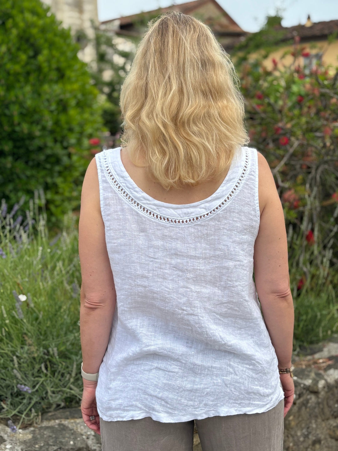 Leinentop mit Crochet-Bordüre, weiß von Bella Vita - Mode &amp; Lifestyle