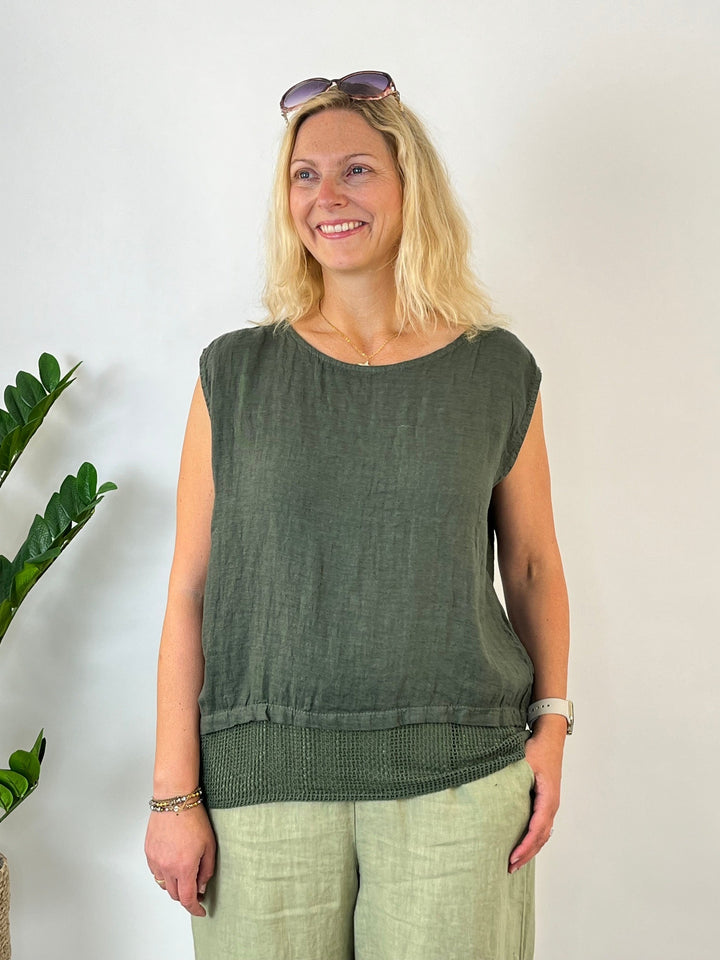 Leinentop mit Mesh-Abschluss, khaki von Bella Vita - Mode &amp; Lifestyle
