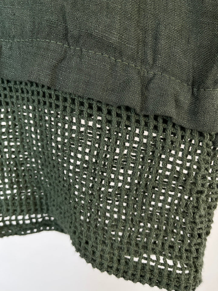 Leinentop mit Mesh-Abschluss, khaki von Bella Vita - Mode &amp; Lifestyle