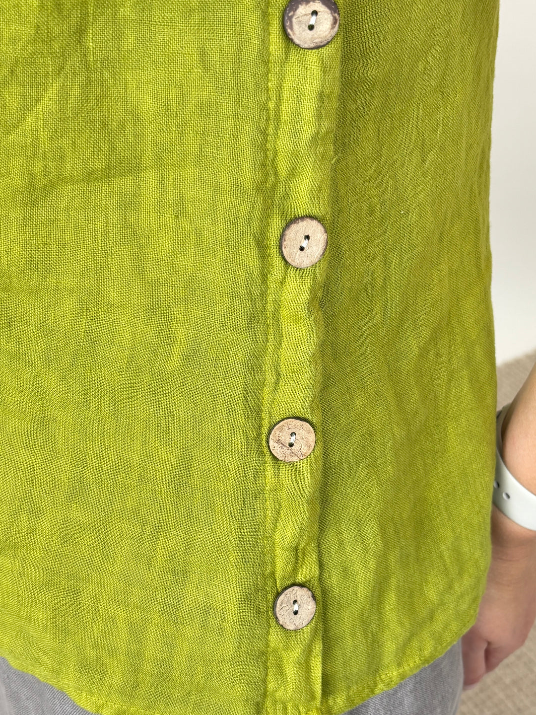 Leinentop mit Zierknöpfen, grün von Bella Vita - Mode &amp; Lifestyle