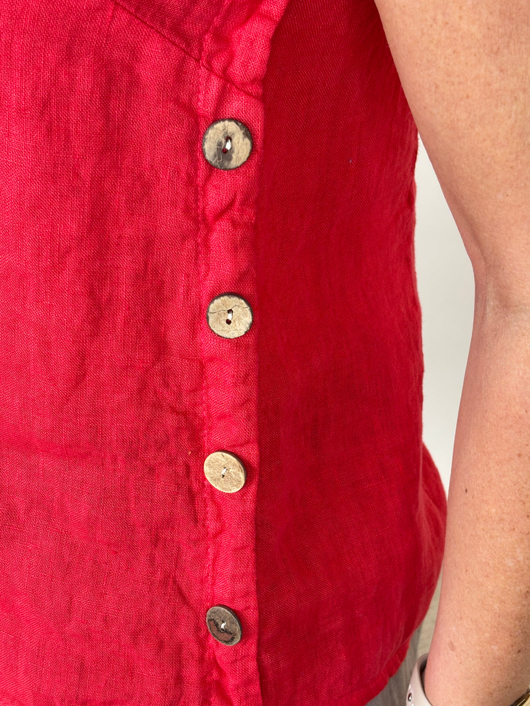 Leinentop mit Zierknöpfen, rot von Bella Vita - Mode &amp; Lifestyle