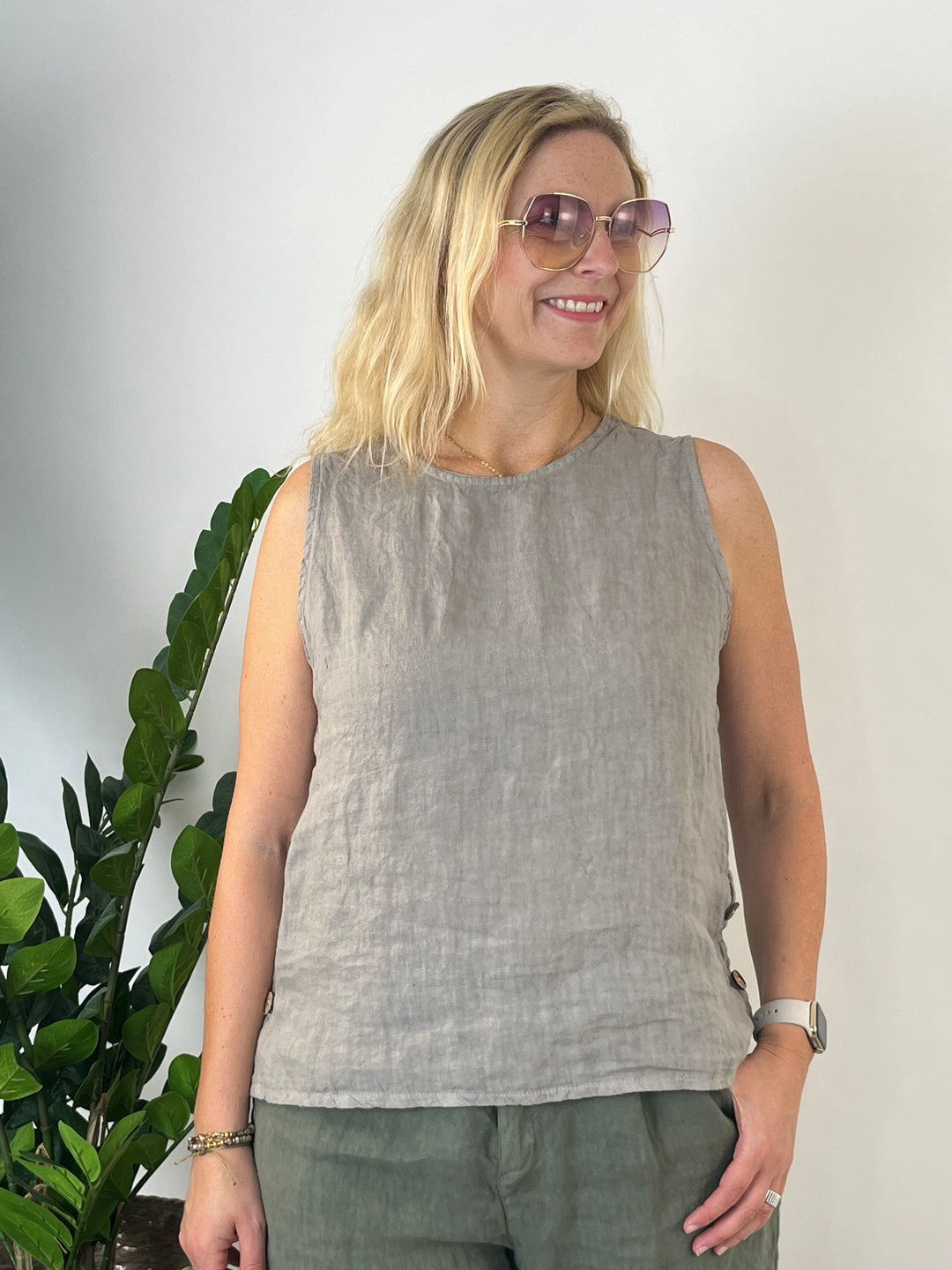Leinentop mit Zierknöpfen, taupe von Bella Vita - Mode &amp; Lifestyle