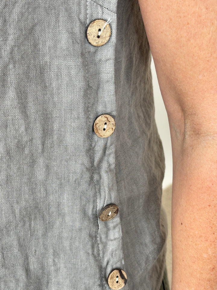 Leinentop mit Zierknöpfen, taupe von Bella Vita - Mode &amp; Lifestyle