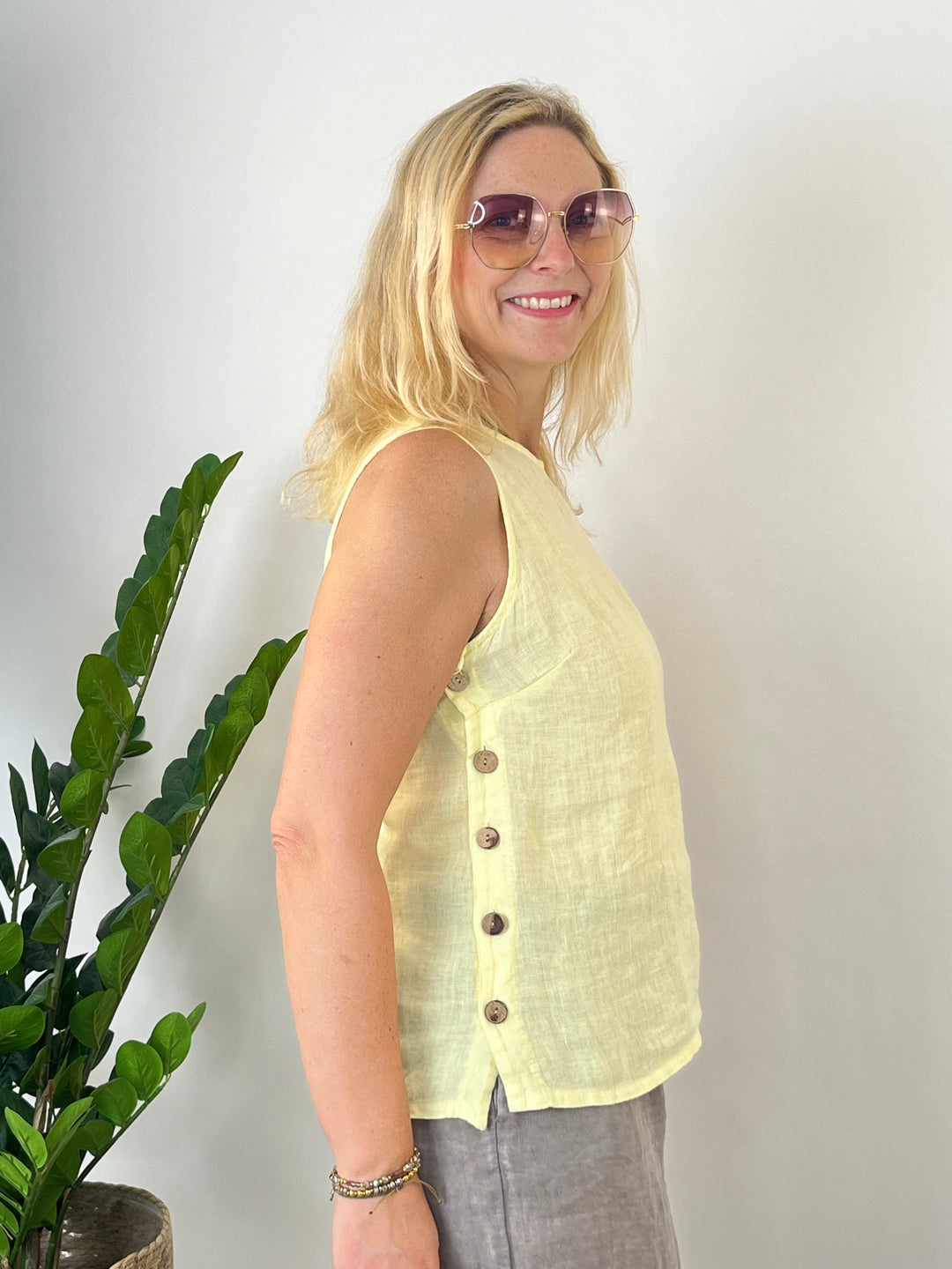 Leinentop mit Zierknöpfen, vanillegelb von Bella Vita - Mode &amp; Lifestyle