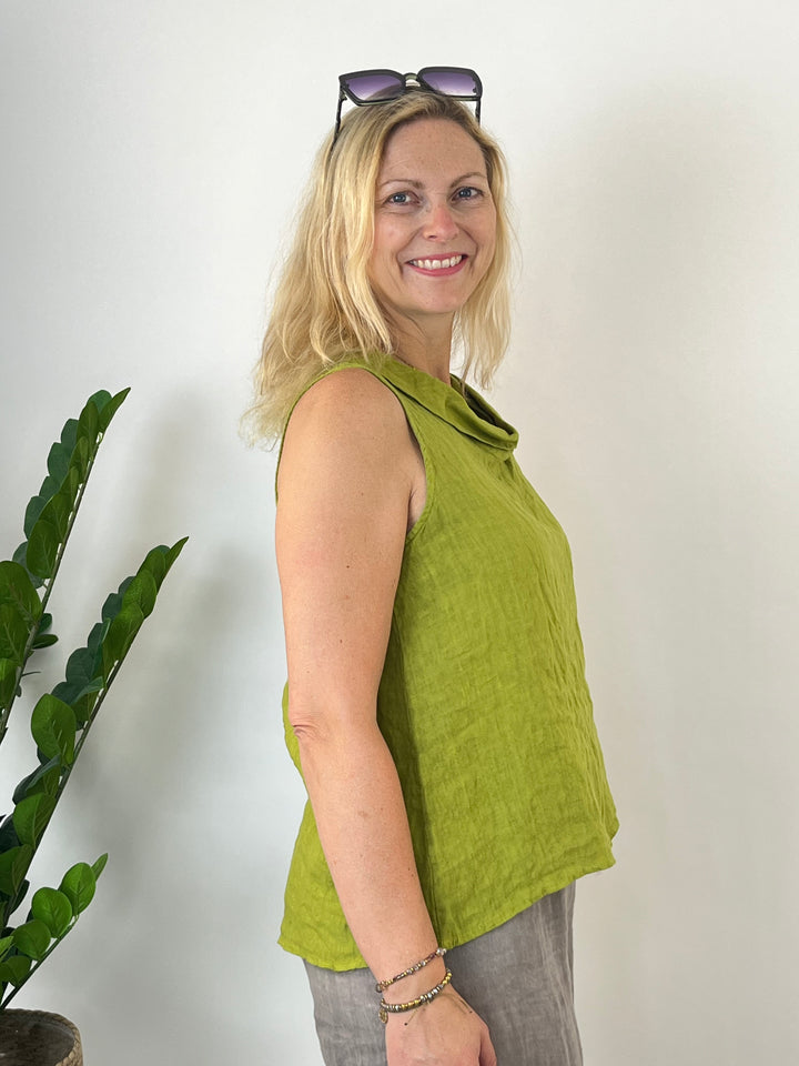 Leinentop mit weitem Kragen, grün von Bella Vita - Mode &amp; Lifestyle
