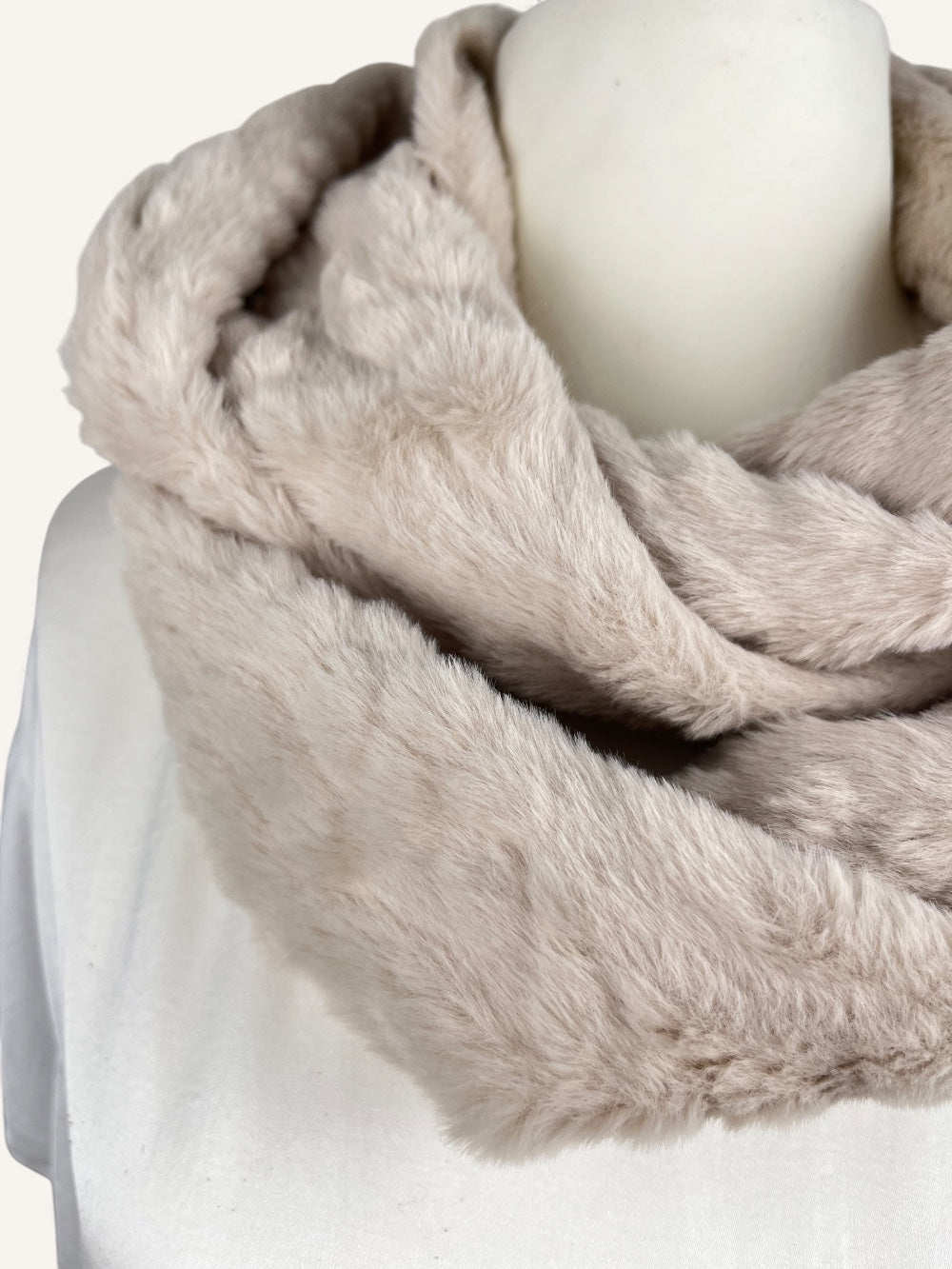 Loopschal aus Fellimitat, beige von Bella Vita - Mode &amp; Lifestyle