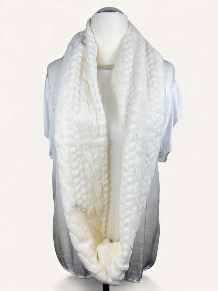 Loopschal aus Fellimitat, ecru von Bella Vita - Mode &amp; Lifestyle