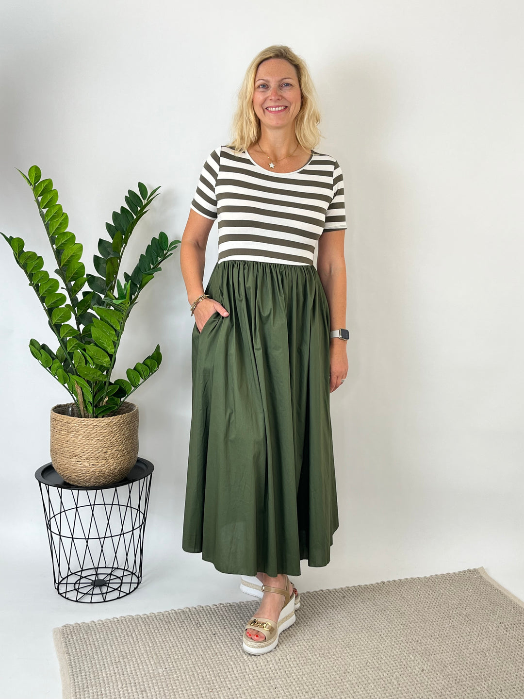 Maxikleid Casual Chic, khaki-weiß von Bella Vita - Mode &amp; Lifestyle