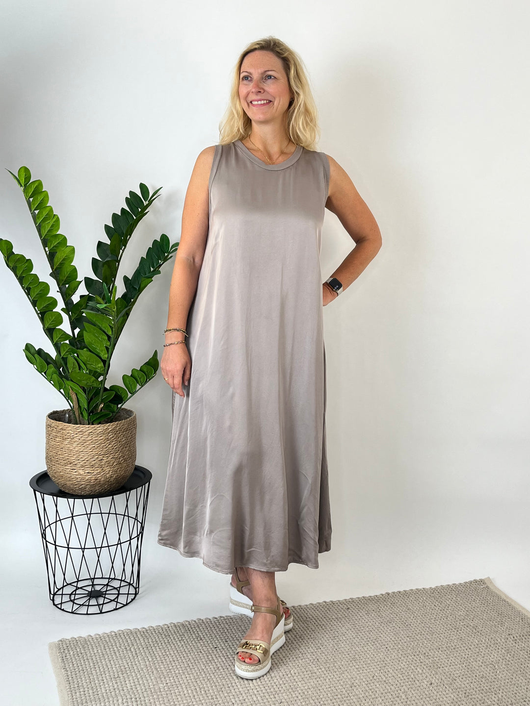 Maxikleid Easy Chic, taupe von Bella Vita - Mode &amp; Lifestyle