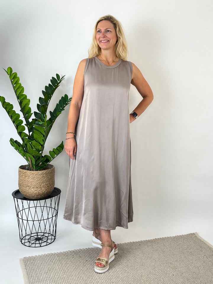 Maxikleid Easy Chic, taupe von Bella Vita - Mode &amp; Lifestyle