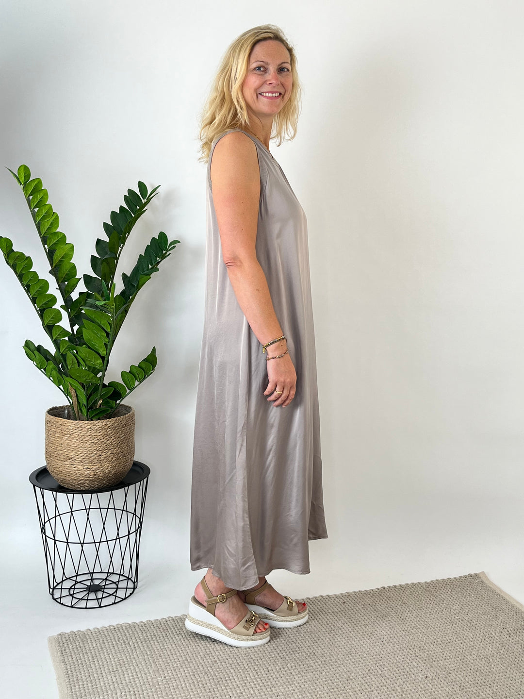 Maxikleid Easy Chic, taupe von Bella Vita - Mode &amp; Lifestyle