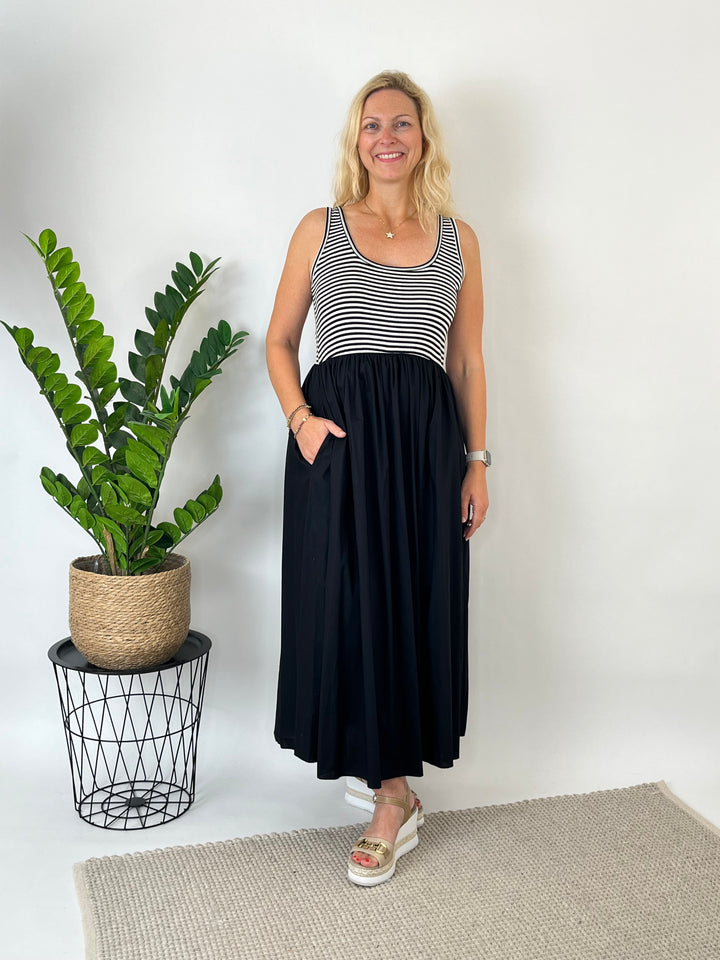 Maxikleid Easy Stripes, schwarz-weiß von Bella Vita - Mode &amp; Lifestyle