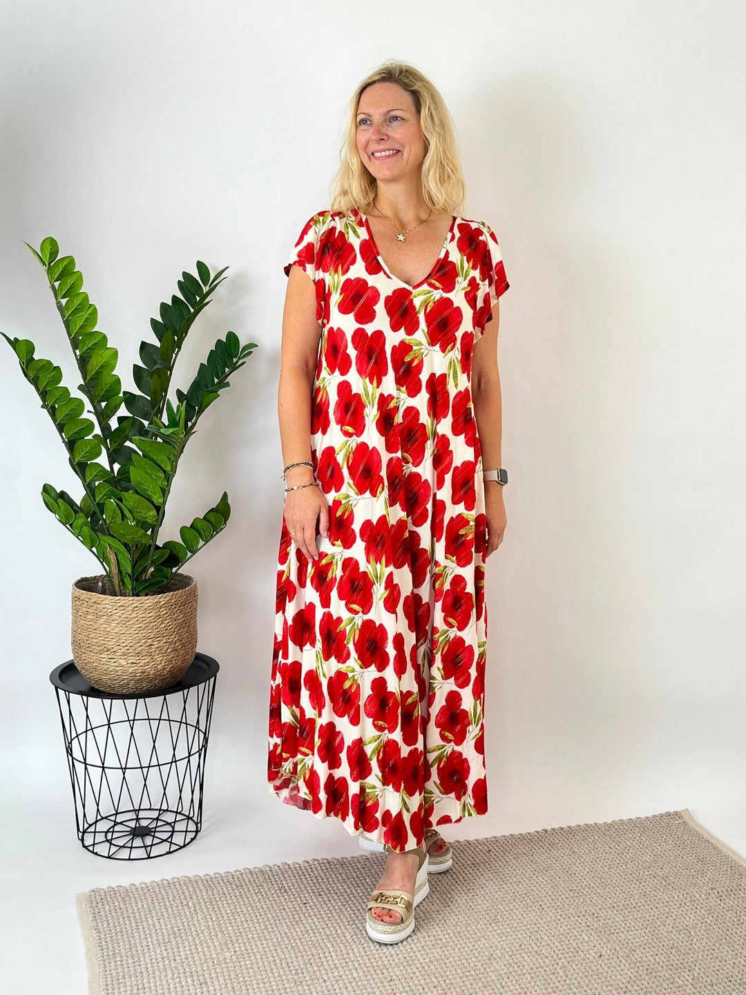 Maxikleid floral mit Glanzfaden, rot von Bella Vita - Mode &amp; Lifestyle