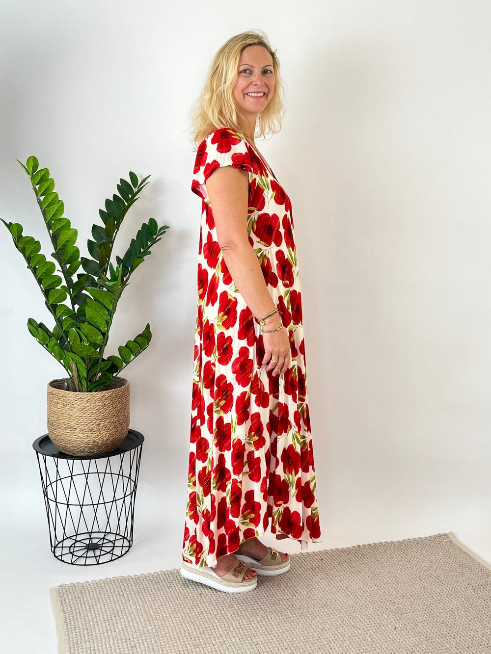 Maxikleid floral mit Glanzfaden, rot von Bella Vita - Mode & Lifestyle