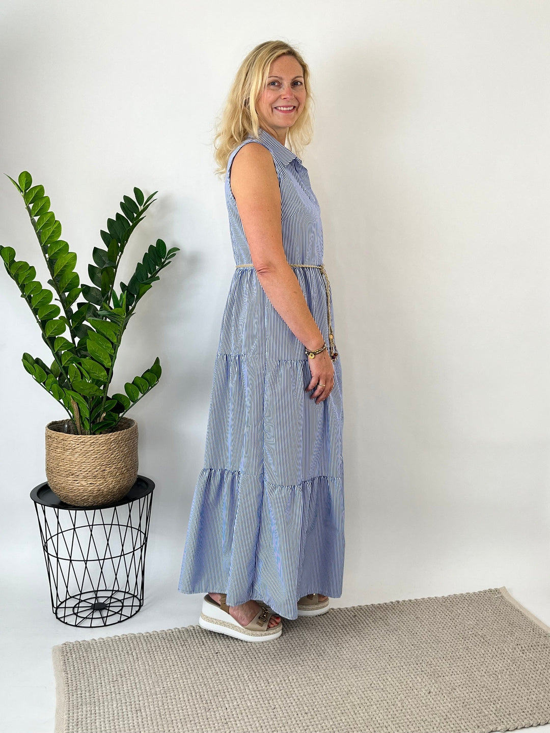 Maxikleid im Stufenlook, blau-gestreift von Bella Vita - Mode &amp; Lifestyle