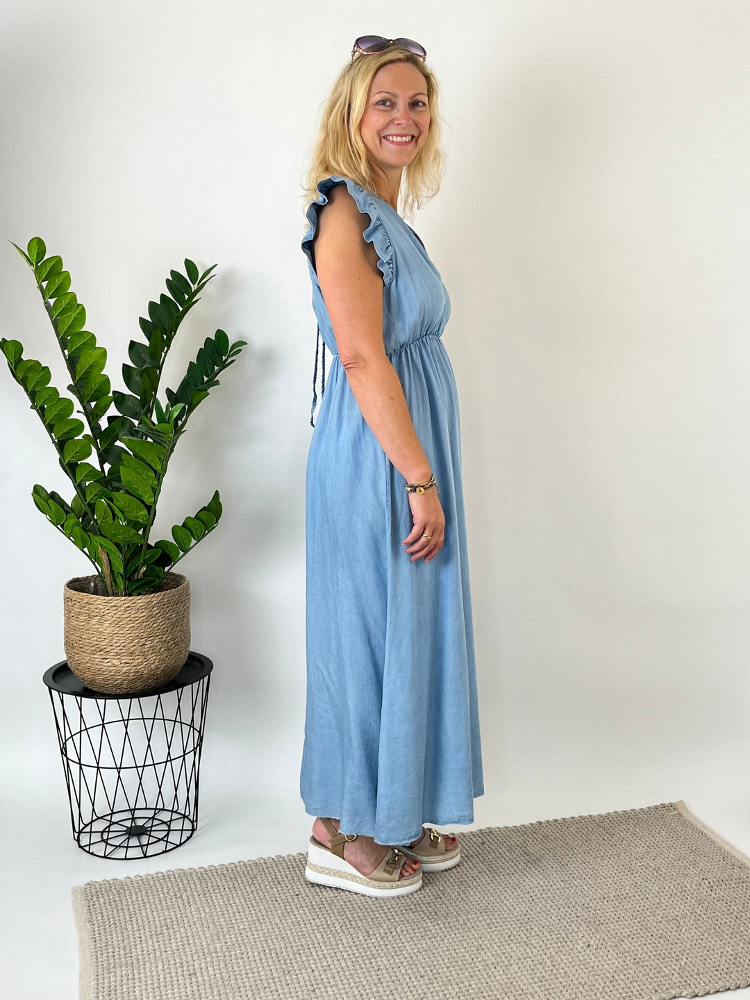 Maxikleid in Denimoptik, blue bleached von Bella Vita - Mode &amp; Lifestyle