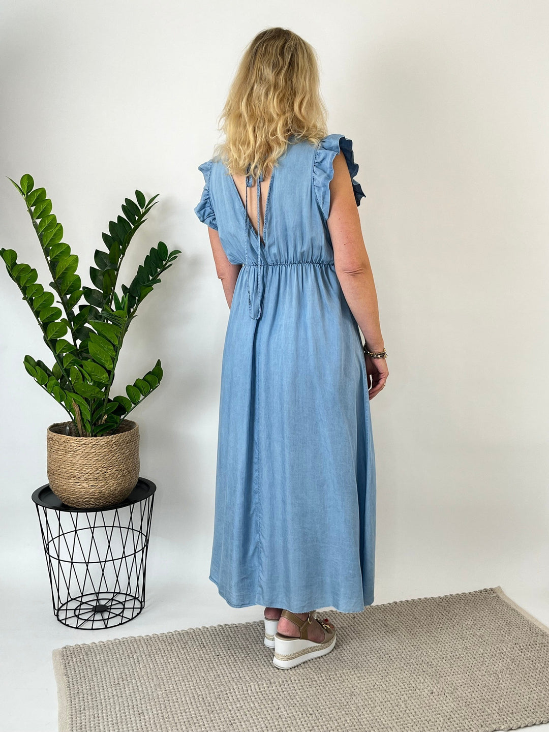 Maxikleid in Denimoptik, blue bleached von Bella Vita - Mode &amp; Lifestyle