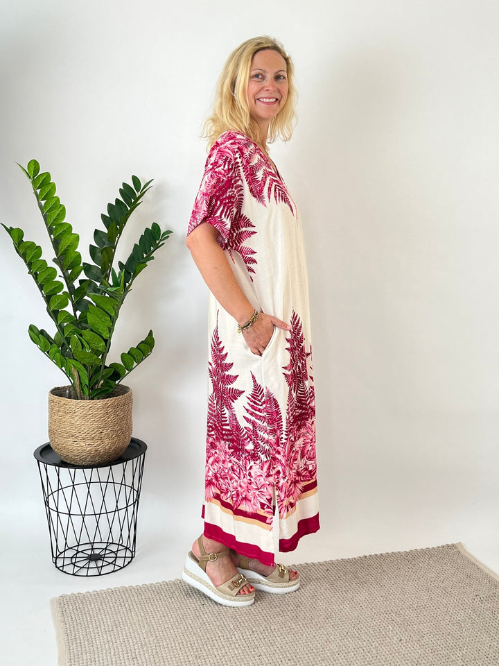 Maxikleid mit Farnprint, beere von Bella Vita - Mode &amp; Lifestyle