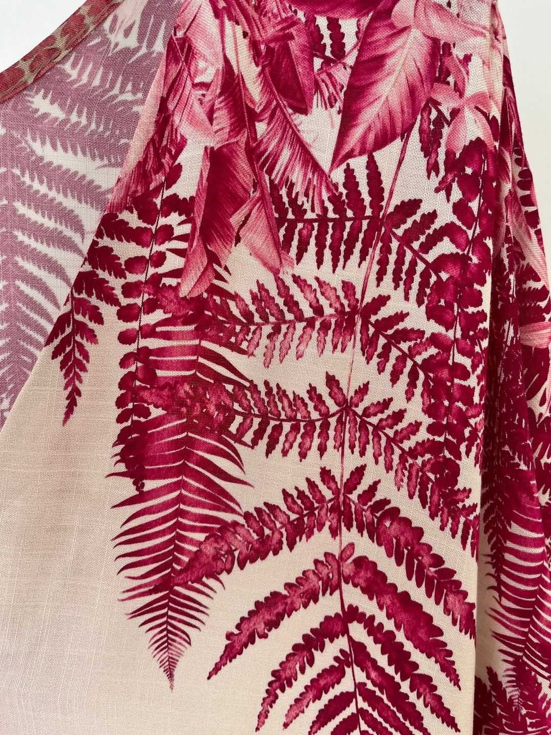 Maxikleid mit Farnprint, beere von Bella Vita - Mode &amp; Lifestyle