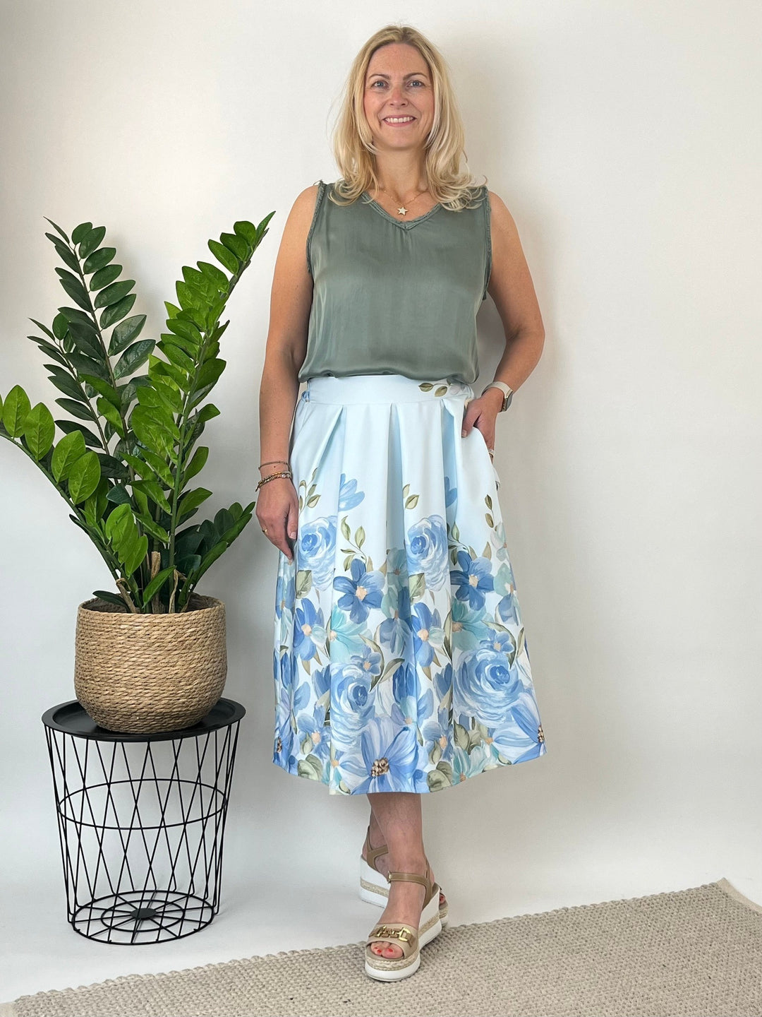 Midirock mit floralem Print, hellblau von Bella Vita - Mode & Lifestyle