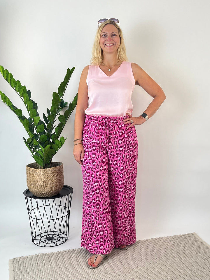 Musselinhose Leo, beere-pink von Bella Vita - Mode &amp; Lifestyle