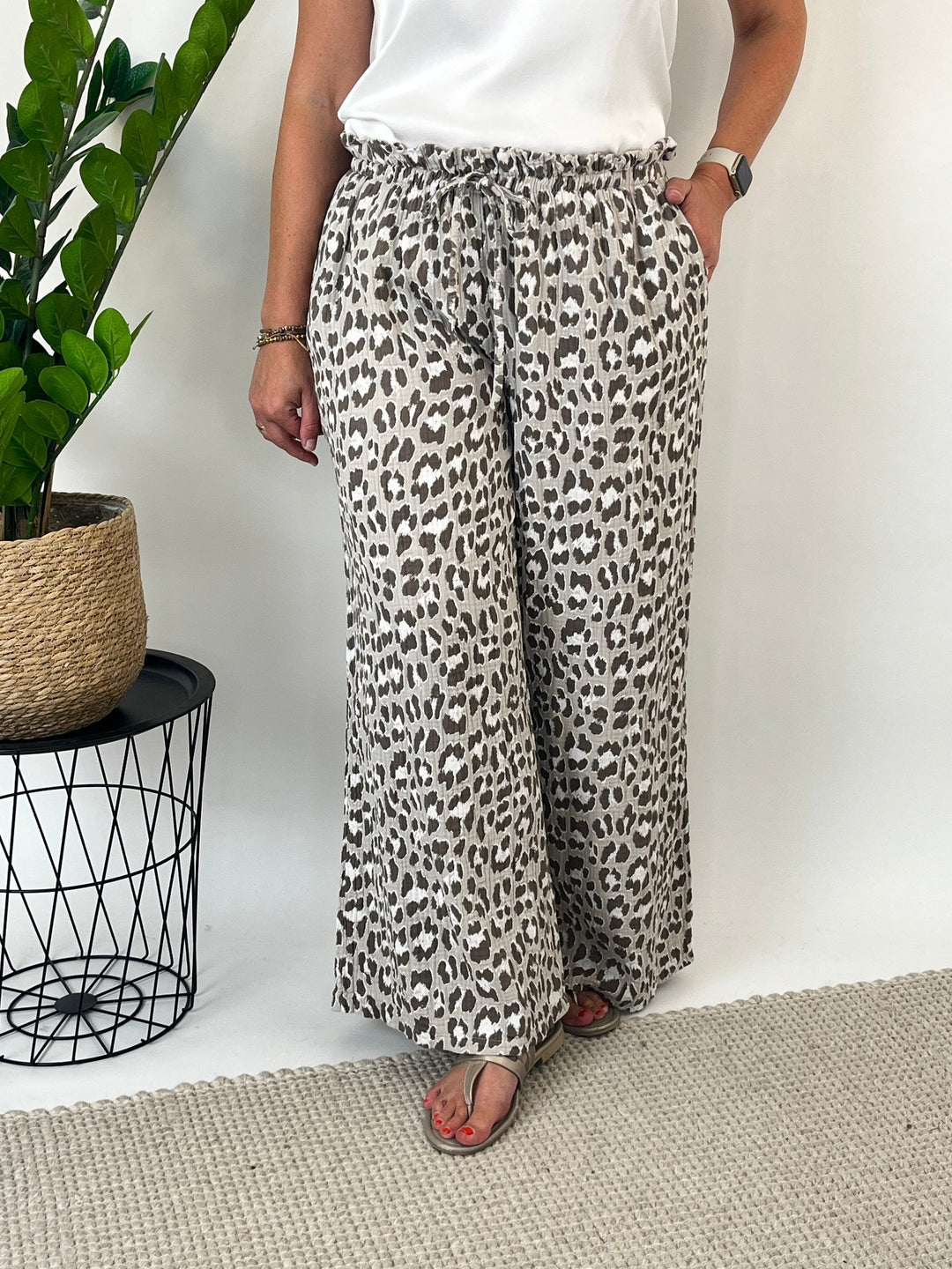 Musselinhose Leo, taupe-beige von Bella Vita - Mode & Lifestyle