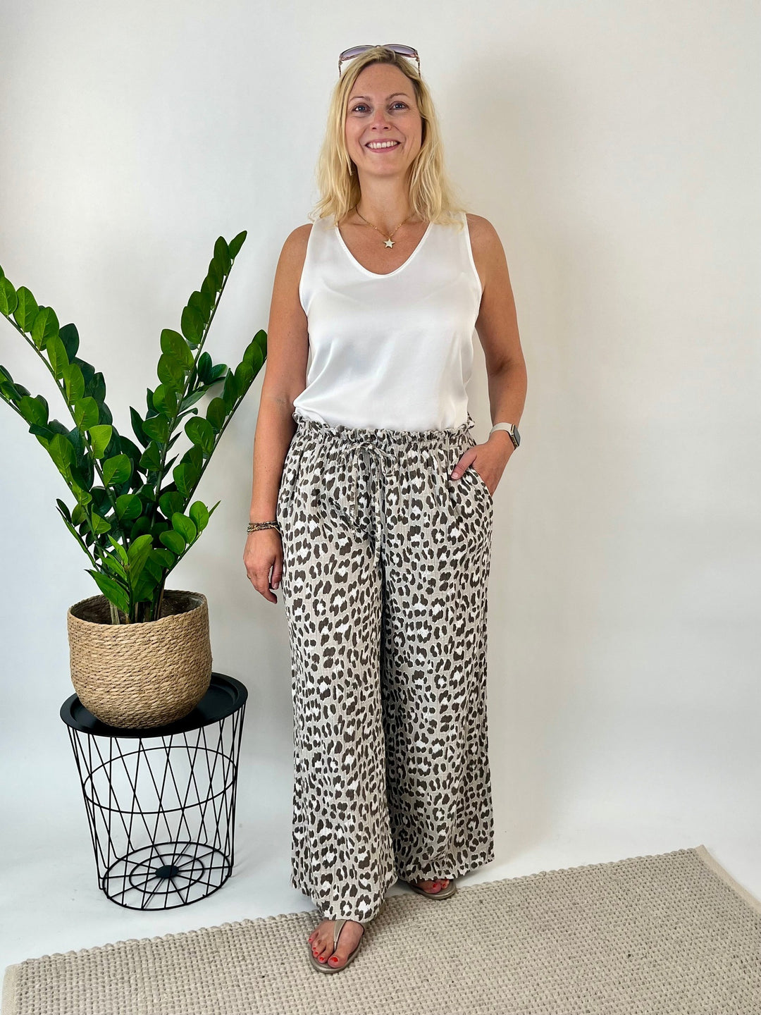 Musselinhose Leo, taupe-beige von Bella Vita - Mode &amp; Lifestyle