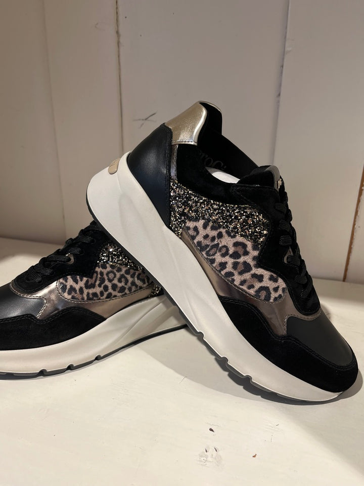 NeroGiardini Sneaker Leo mit Plateausohle, schwarz