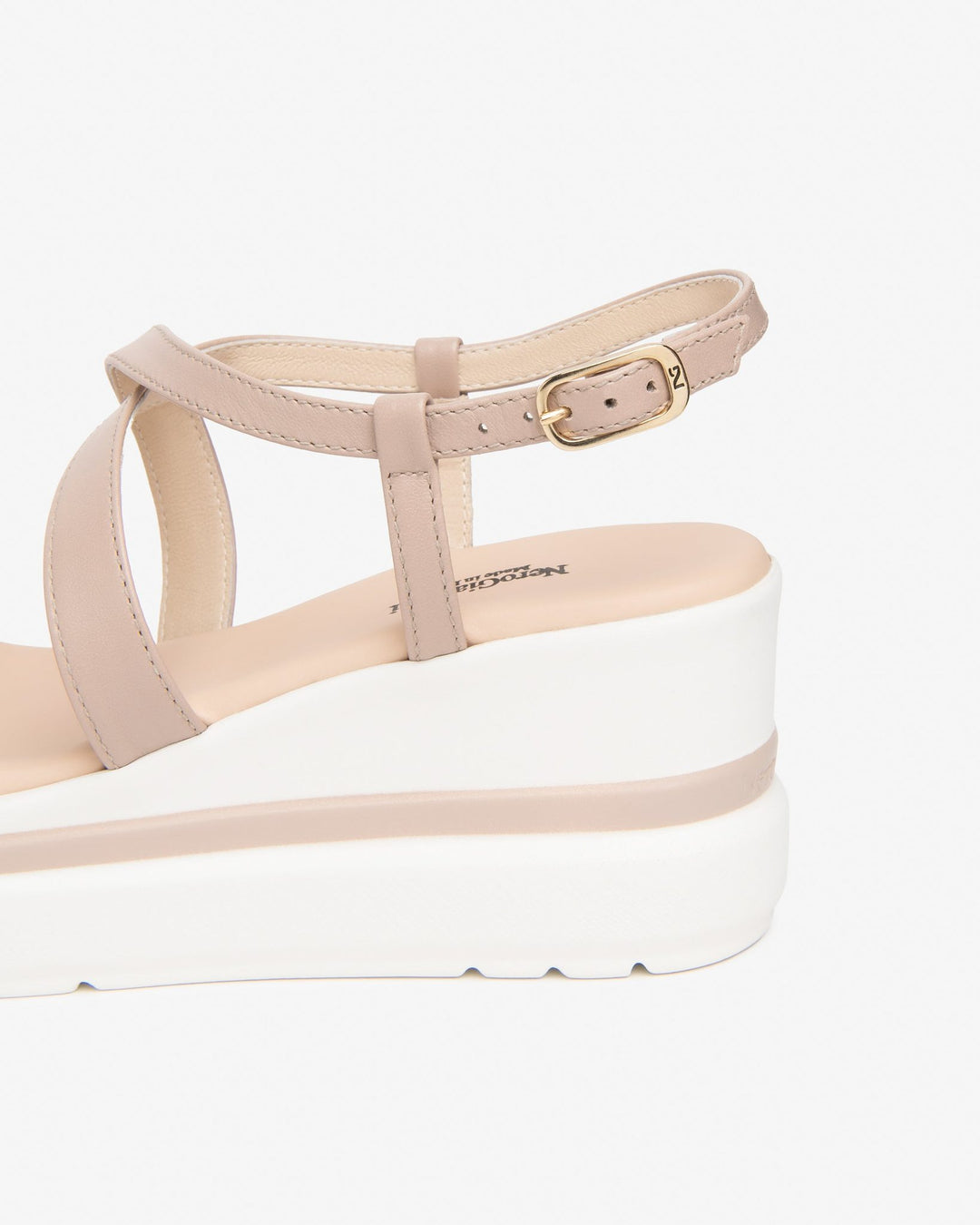 NeroGiardini Plateau-Sandalette mit Zierelement, altrosa von Bella Vita - Mode &amp; Lifestyle