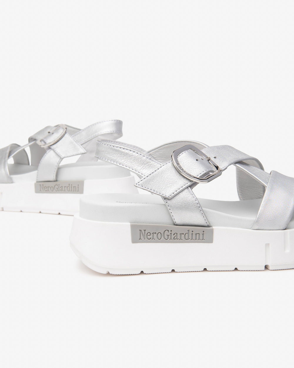 NeroGiardini Sandale,silber von Bella Vita - Mode &amp; Lifestyle