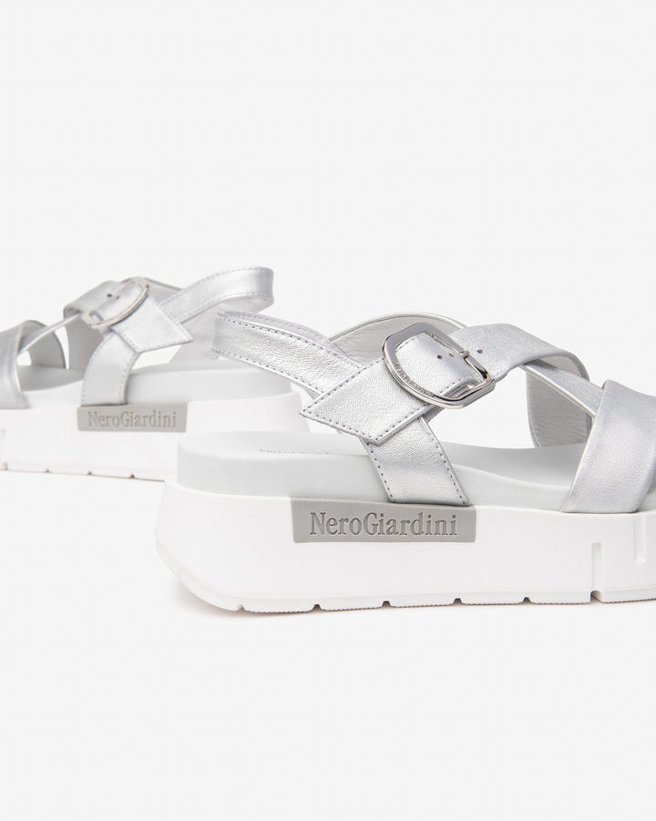 NeroGiardini Sandale,silber von Bella Vita - Mode &amp; Lifestyle