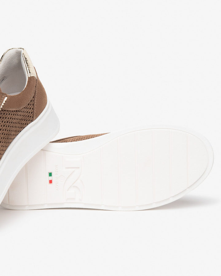 NeroGiardini Sneaker mit Lochmuster, cognac von Bella Vita - Mode &amp; Lifestyle