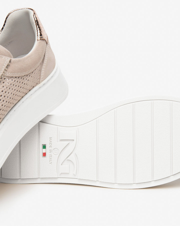 NeroGiardini Sneaker mit Lochmuster, stein von Bella Vita - Mode &amp; Lifestyle