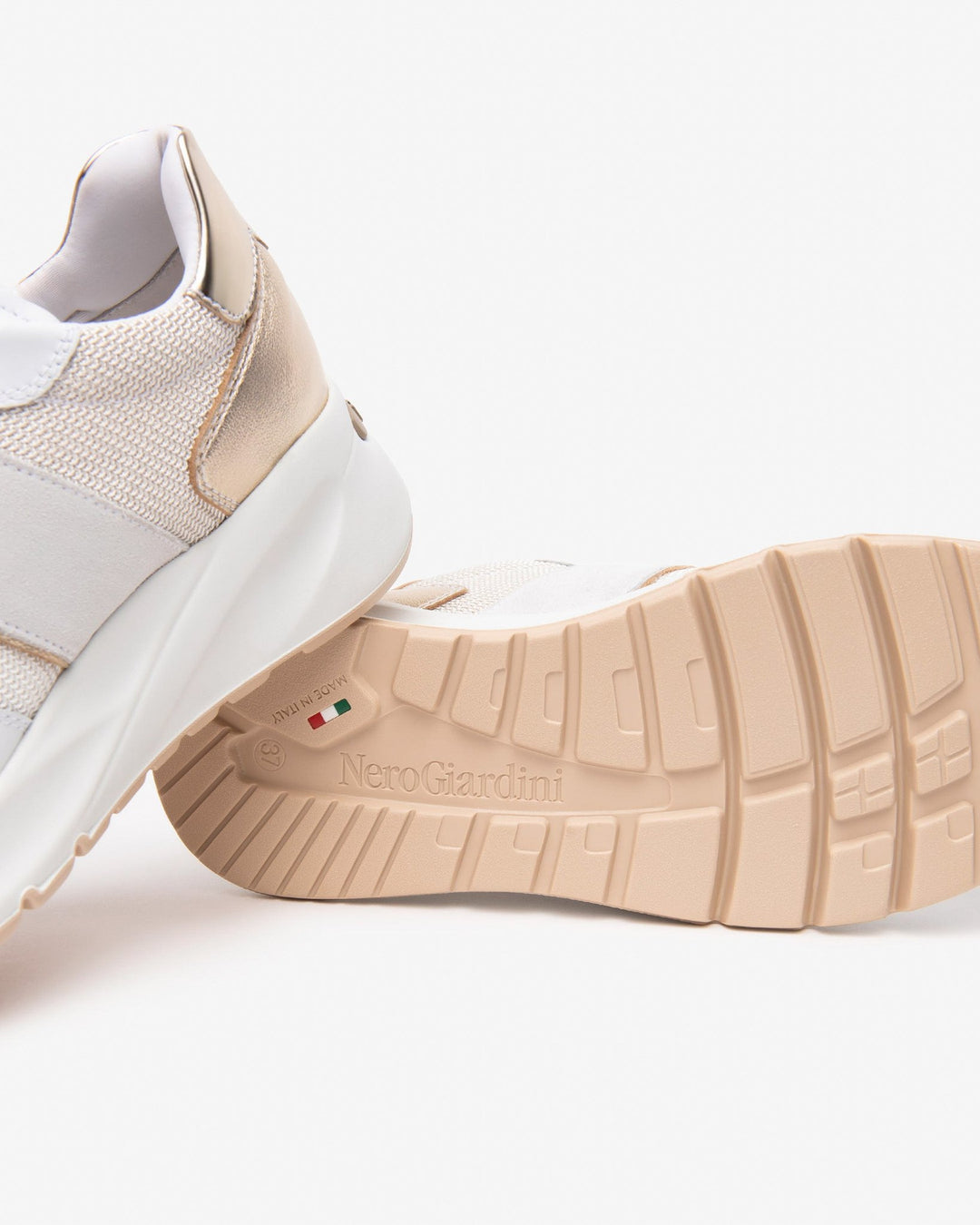 NeroGiardini Sneaker mit Plateausohle, weiß-gold von Bella Vita - Mode &amp; Lifestyle