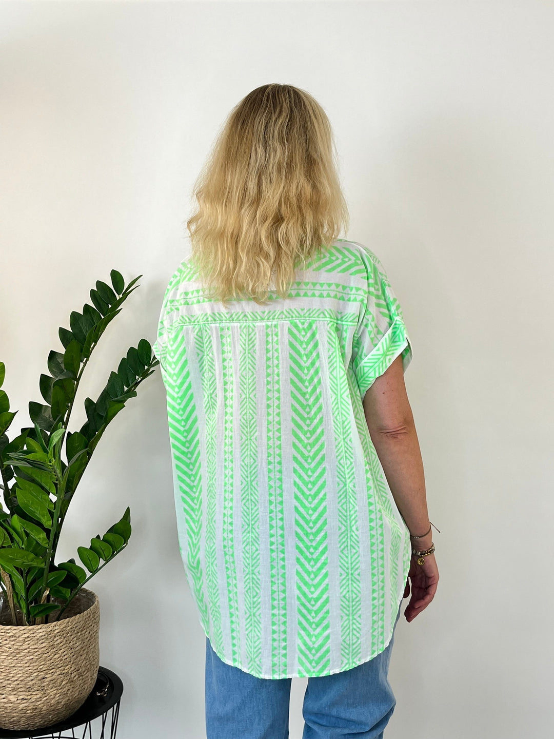 Oversize-Bluse Neon, grafisch-bedruckt von Bella Vita - Mode &amp; Lifestyle