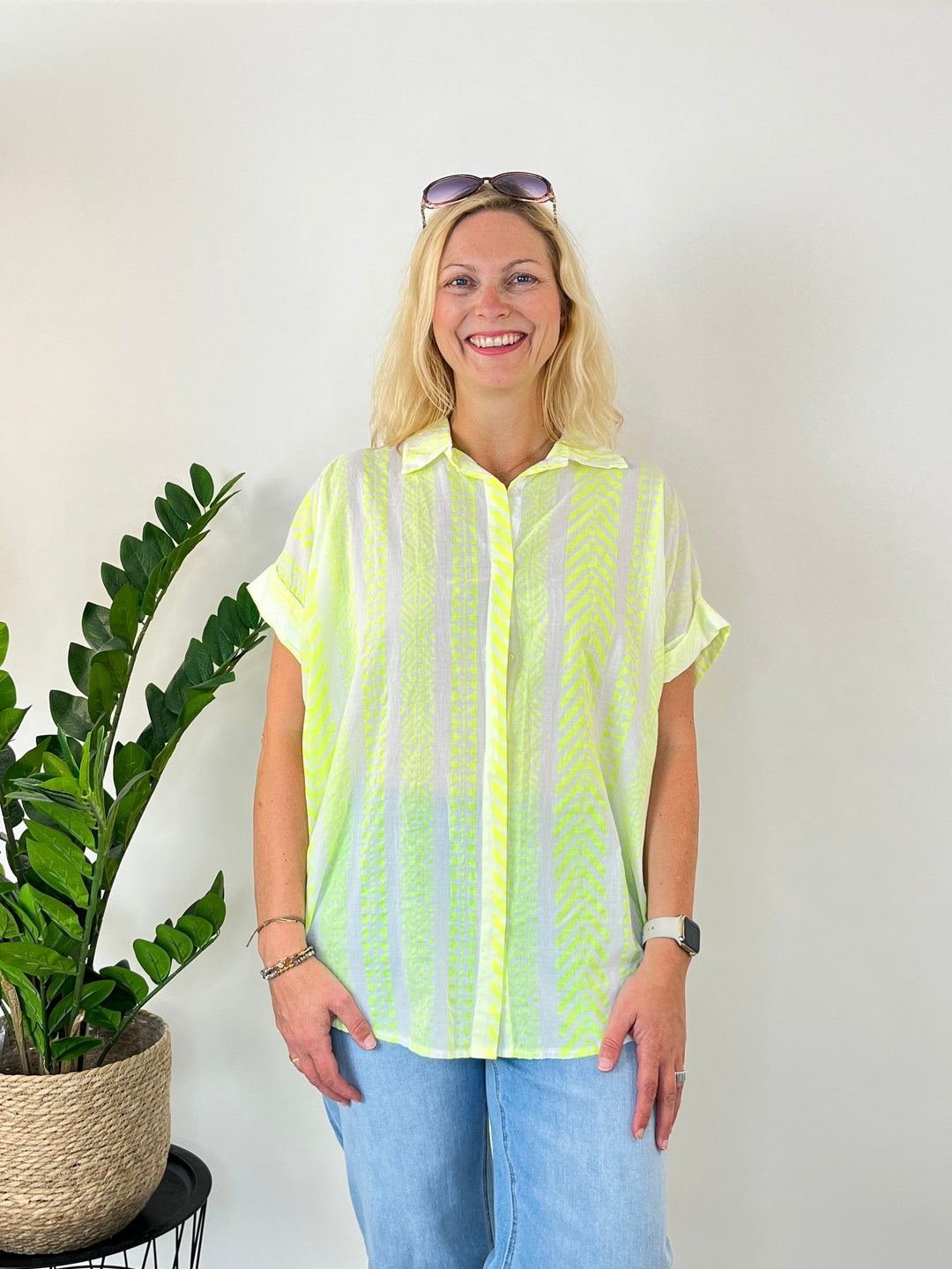 Oversize-Bluse Neon, grafisch-bedruckt Gelb One Size von Bella Vita - Mode &amp; Lifestyle