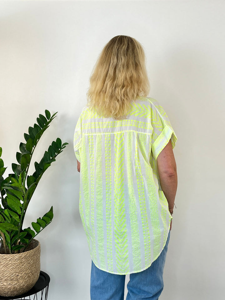 Oversize-Bluse Neon, grafisch-bedruckt von Bella Vita - Mode &amp; Lifestyle
