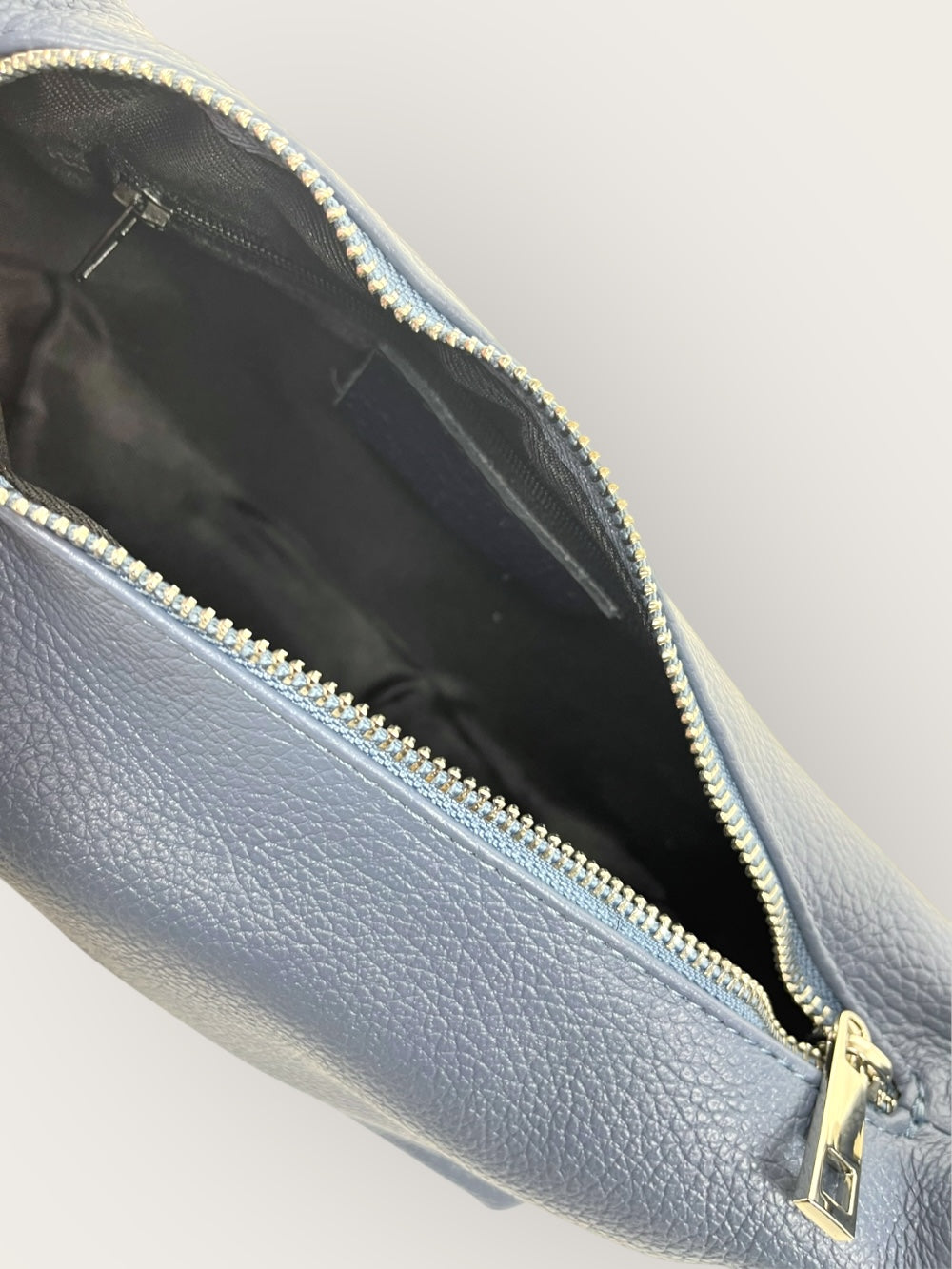 Echtleder-Tasche mit dekorativem Schulterriemen, jeansblau von Bella Vita - Mode & Lifestyle