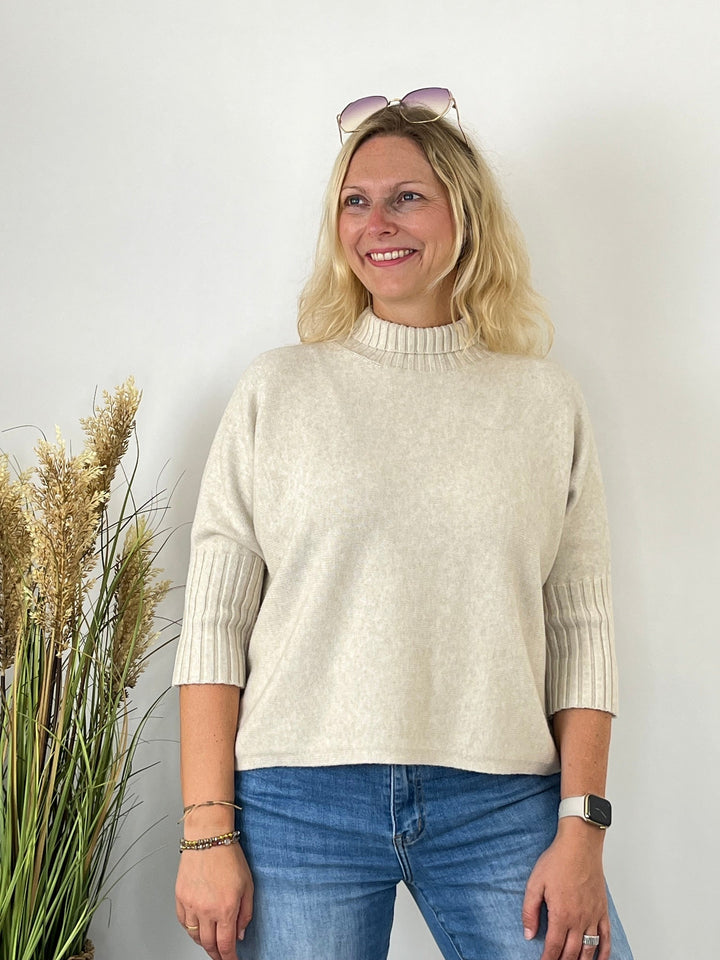 Beiger Viskose-Pullover mit Stehkragen, lässige Passform und Rippbündchen