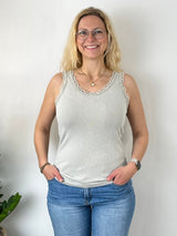 Rippentop mit Spitzenkante, beige von Bella Vita - Mode & Lifestyle
