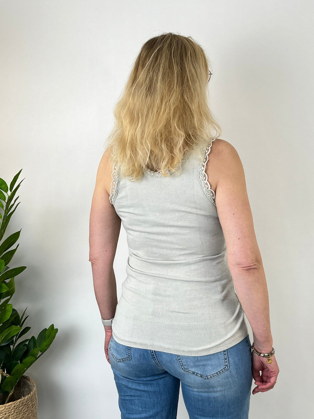 Rippentop mit Spitzenkante, beige von Bella Vita - Mode & Lifestyle