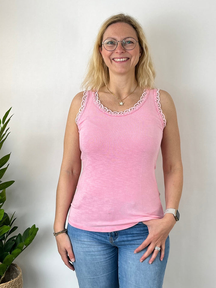 Rippentop mit Spitzenkante, rosa von Bella Vita - Mode &amp; Lifestyle