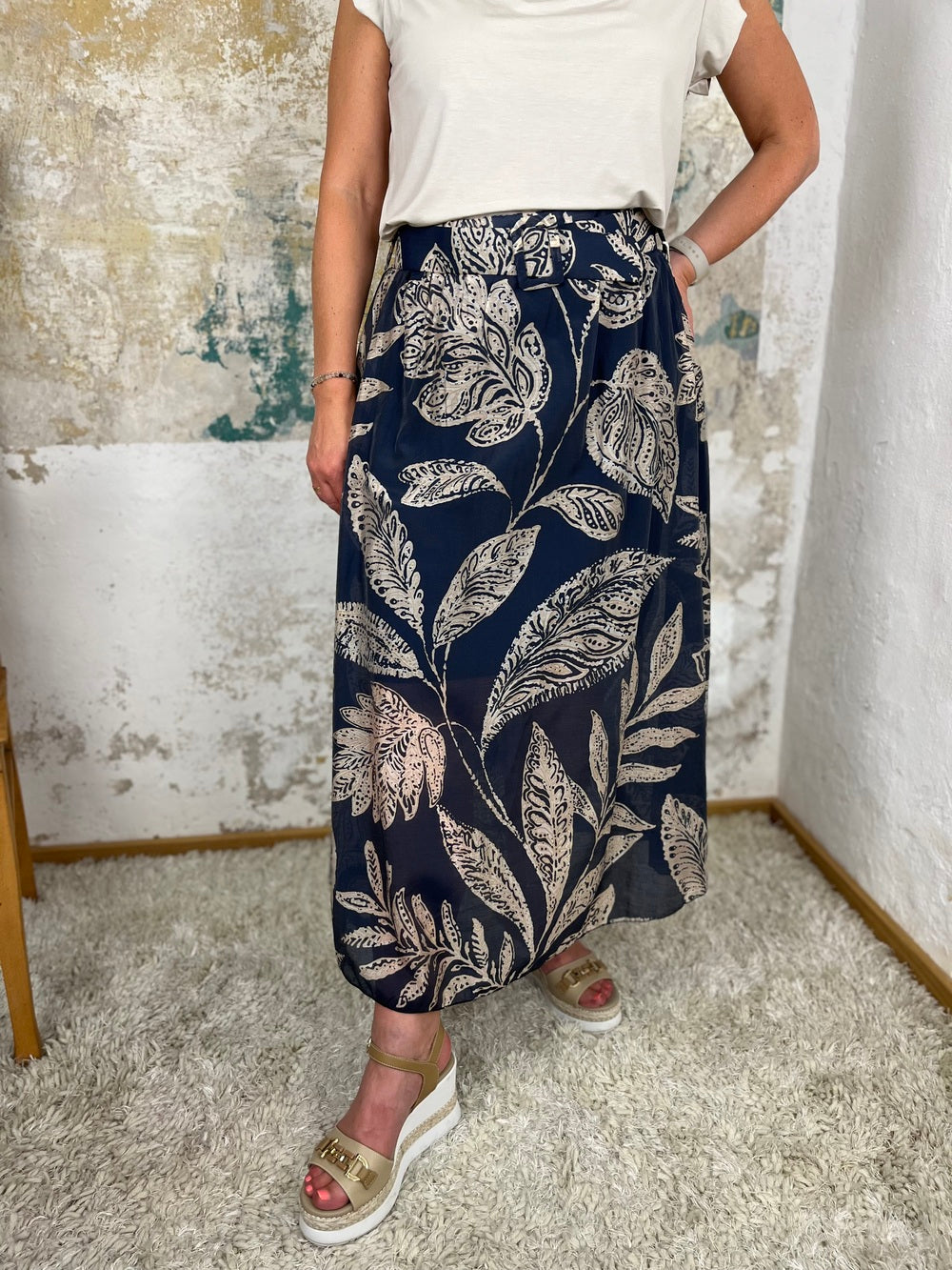 Rock mit Blätterdruck und Stoffgürtel, marine von Bella Vita - Mode & Lifestyle