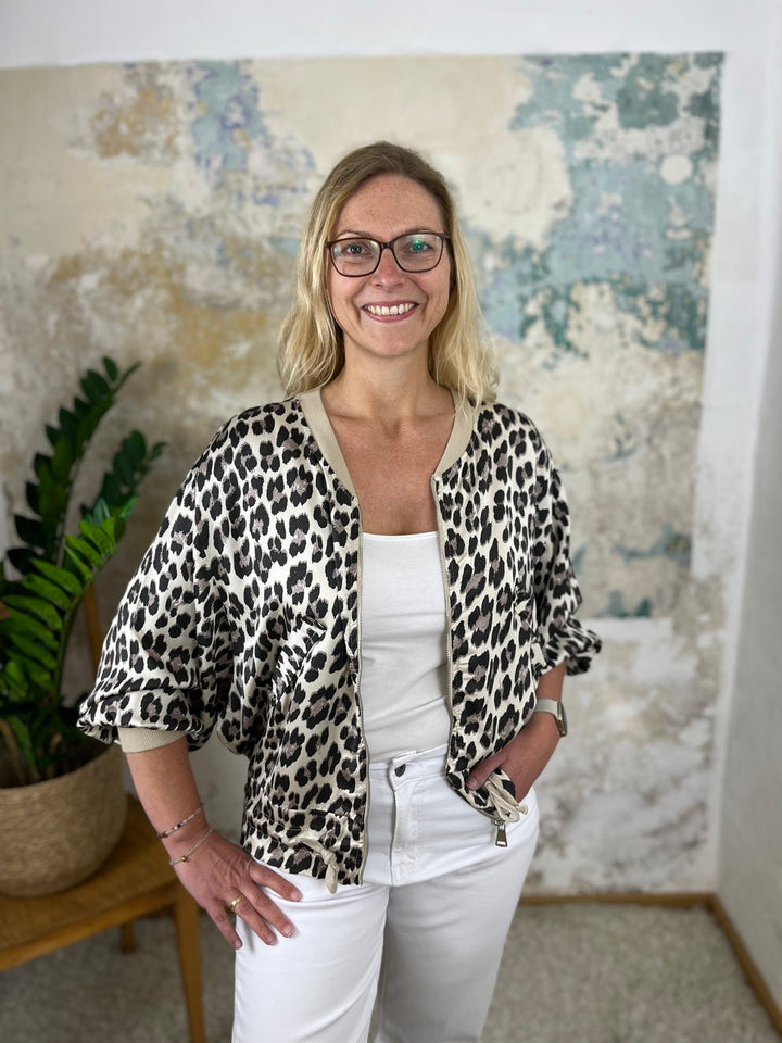 Satinblouson Leoprint mit Reißverschluss von Bella Vita - Mode &amp; Lifestyle